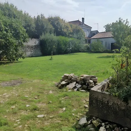 Du Figuier Saint-Hilaire-de-Villefranche